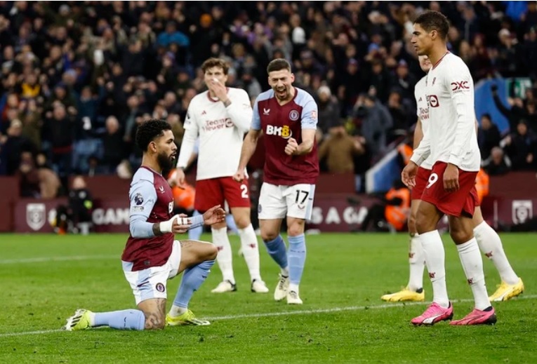 Aston Villa tim kiếm bàn thắng