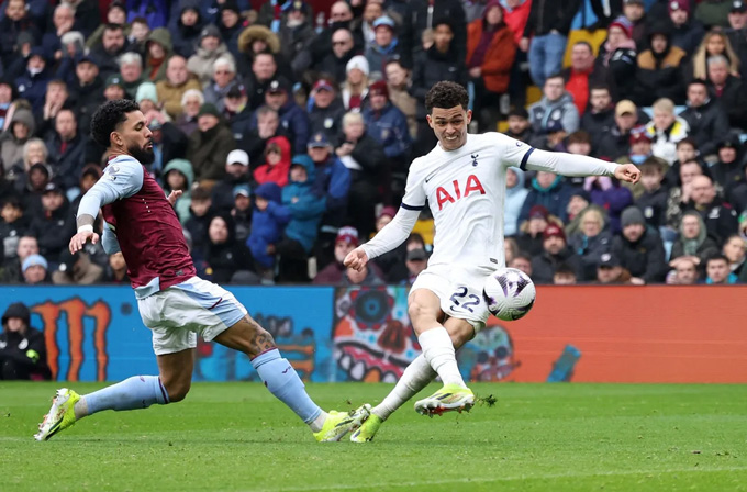 Johnson đóng góp 1 bàn cho Tottenham